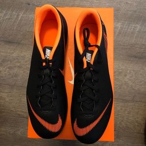 Nike men’s size 12 new with original box, weber 12 club